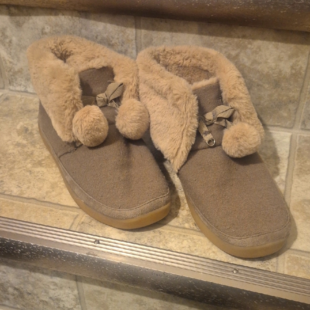TOMS Cozy Tan Faux Fur boots